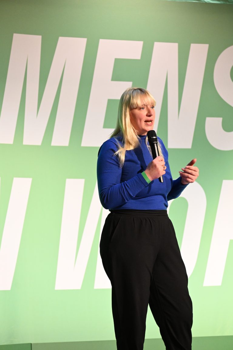 Annalena und Luise „zusammen“ im Bürgerhaus Kronshagen